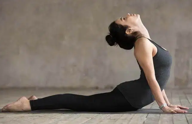 Bài tập yoga đơn giản chữa đau vai gáy mỏi mệt