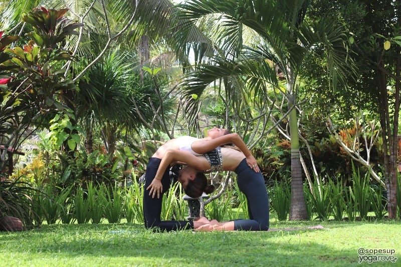 các tư the yoga đôi đẹp mắt