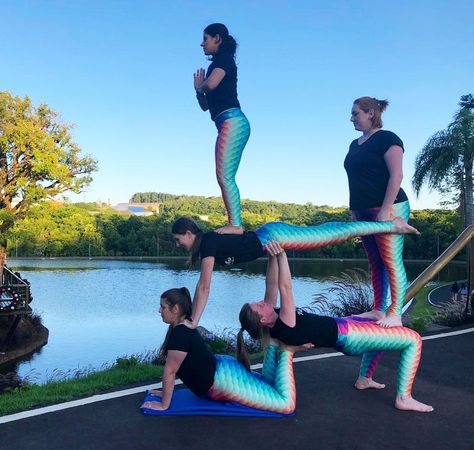 ảnh yogađẹp 4 người