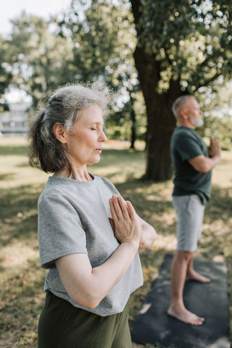 Những lưu ý an toàn khi tập yoga ở tuổi cao