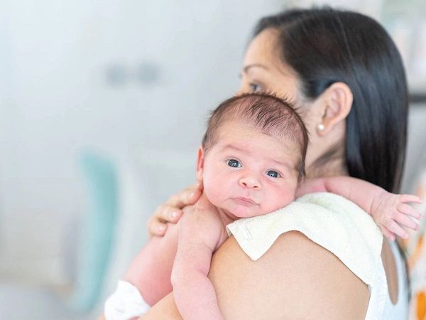 Vỗ ợ hơi đúng cách sau khi bú