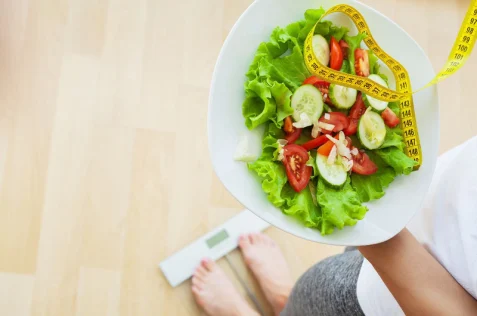 1 ngày ăn 500 calo 1 tháng giảm được bao nhiêu kg?