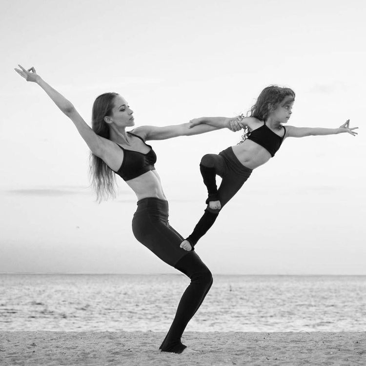 Trẻ em tập yoga – Món quà sức khỏe & tinh thần cho con từ nhỏ